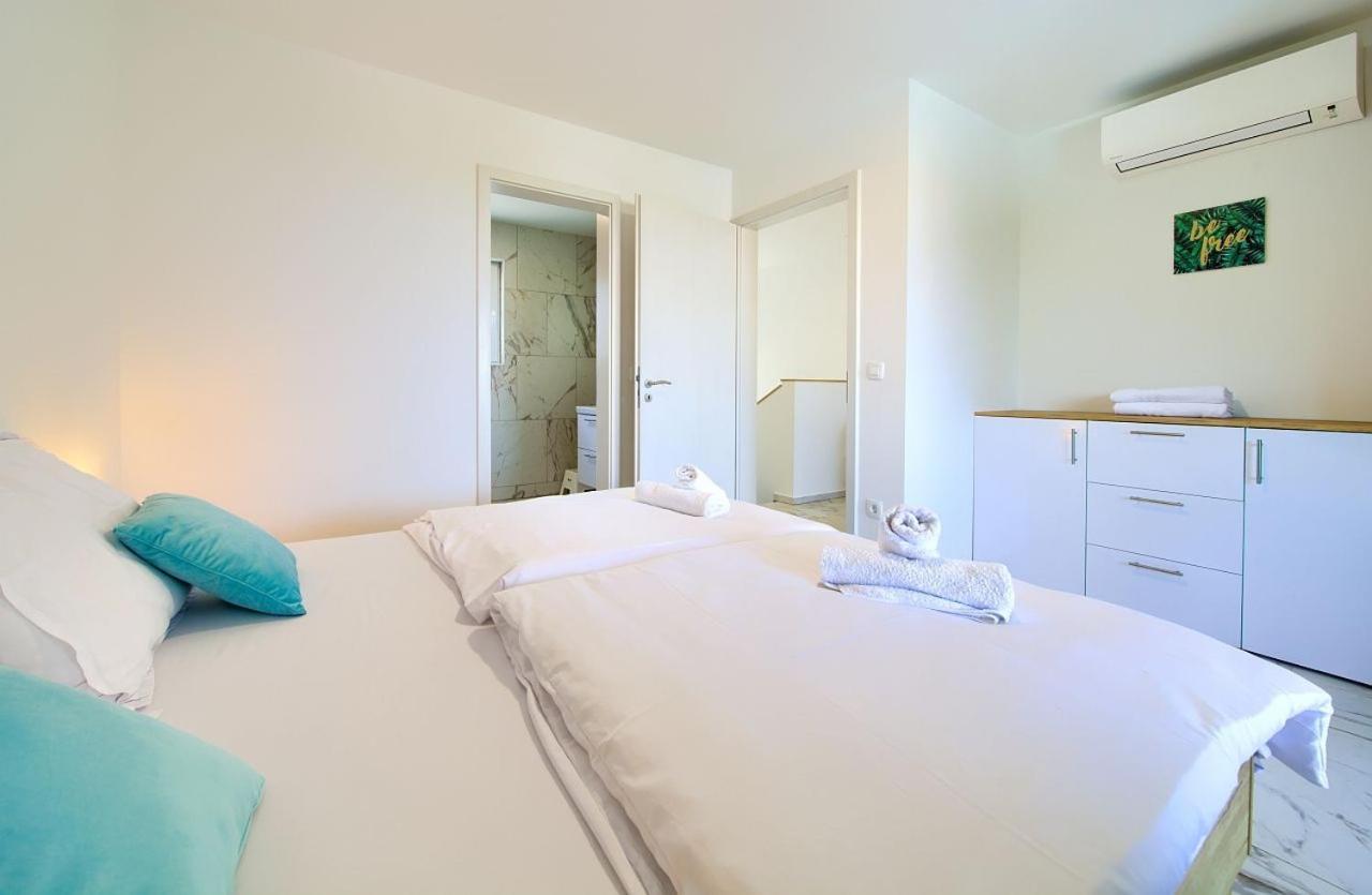 Holiday House Sea & Sun Residence Rasopasno 外观 照片